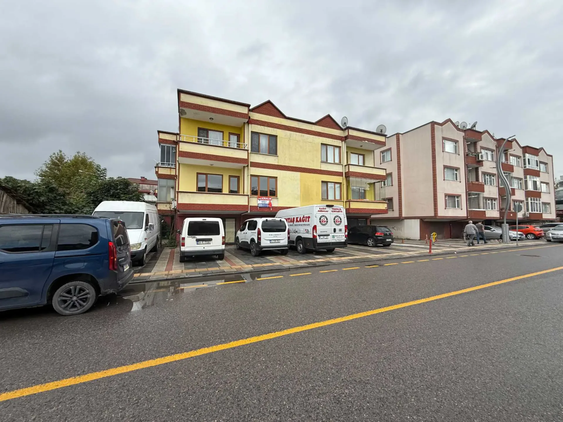 Adapazarı Orta mahalle’de şehrin merkezinde, konforlu ve elit 3+1 satılık daire