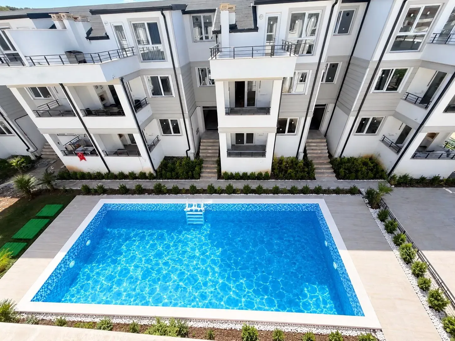 Kandıra Kumcağız 'da denize 100 metre | havuzlu | teraslı | sıfır 3+1 çatı dubleks