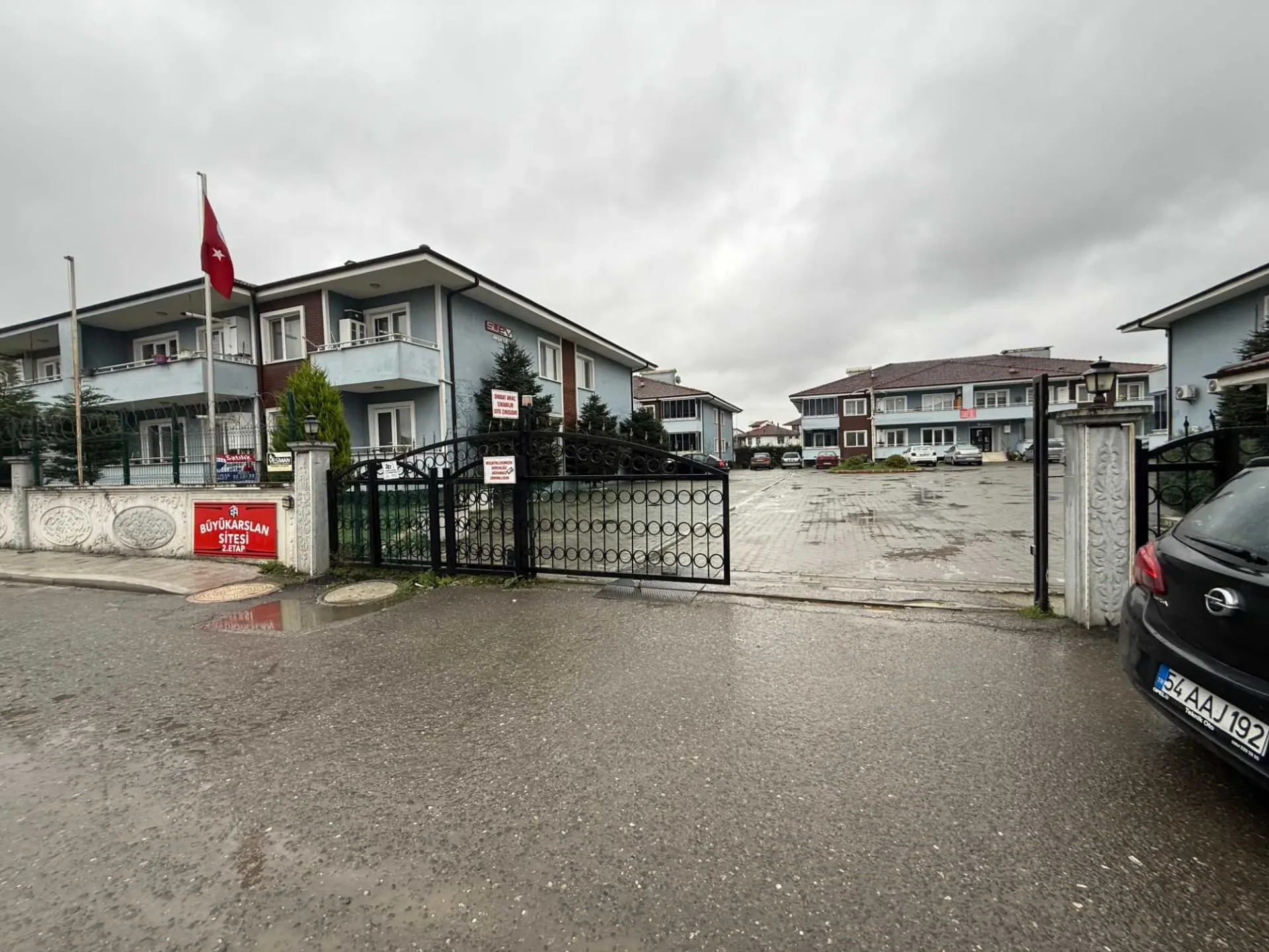 Sakarya Serdivan Köprübaşı mah Büyükarslan sitesi 3+1 güvenlikli satılık daire